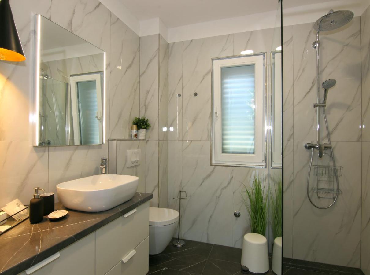 Apartments Tona Жаборич Екстер'єр фото
