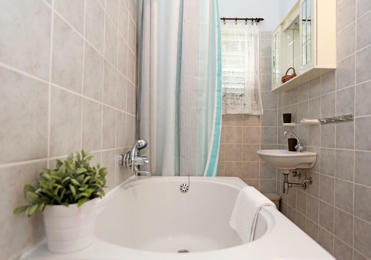 Apartments Tona Жаборич Екстер'єр фото