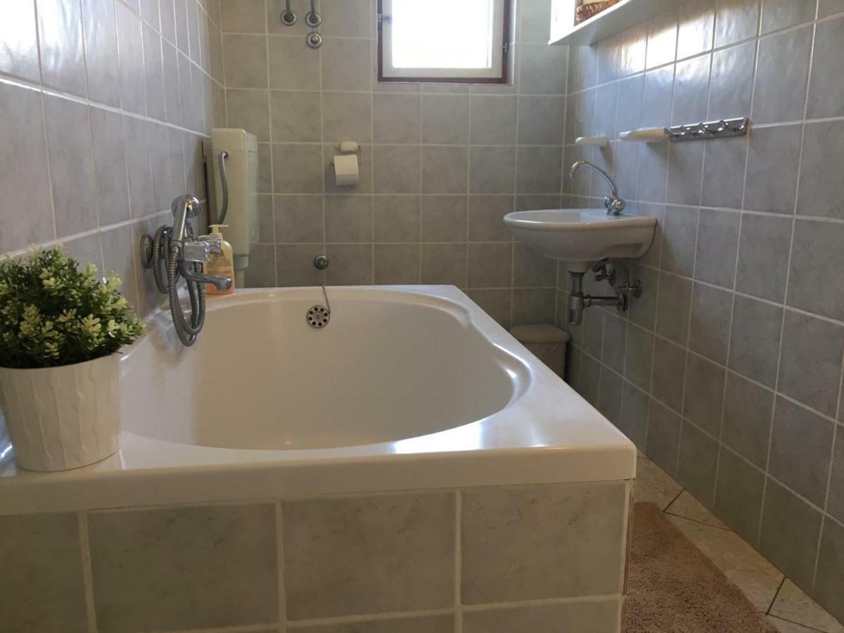 Apartments Tona Жаборич Екстер'єр фото